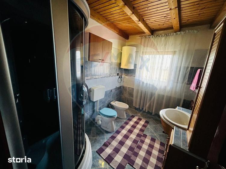 Casă cu 6 camere cu Teren 1624 Mp în Pielești
