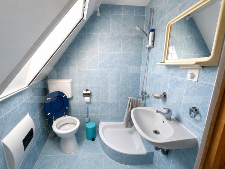 Casă cu 5 camere cu Teren 2036 Mp în Central