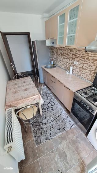 Apartament cu 3 camere decomandat în Metalurgiei