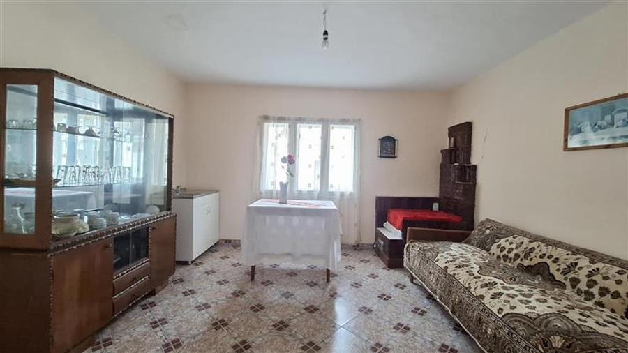 Casă individuală cu 4 camere cu Teren 2360 Mp în Gogoiu