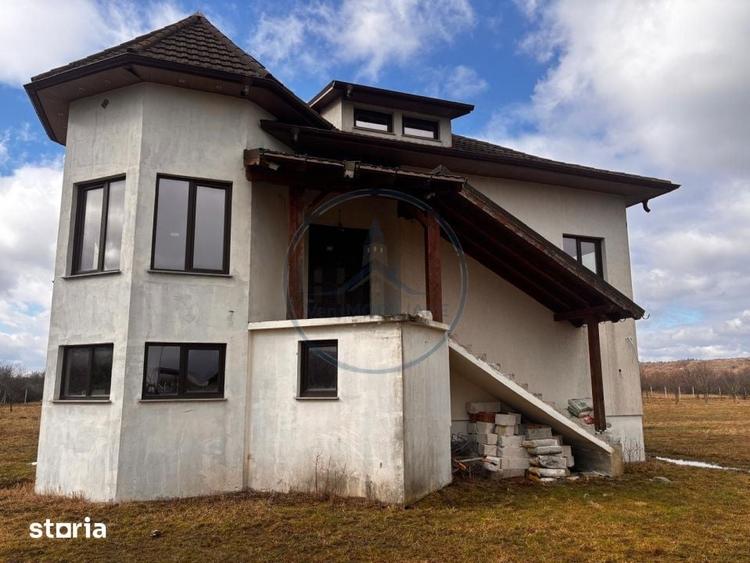 Casă cu 5 camere cu Teren 7000 Mp în Josenii Bârgăului