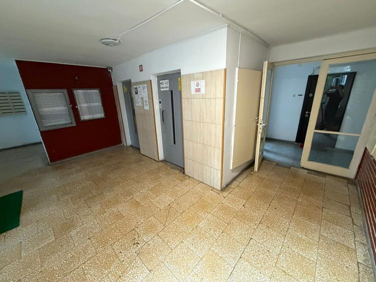 Garsonieră decomandată în Titan