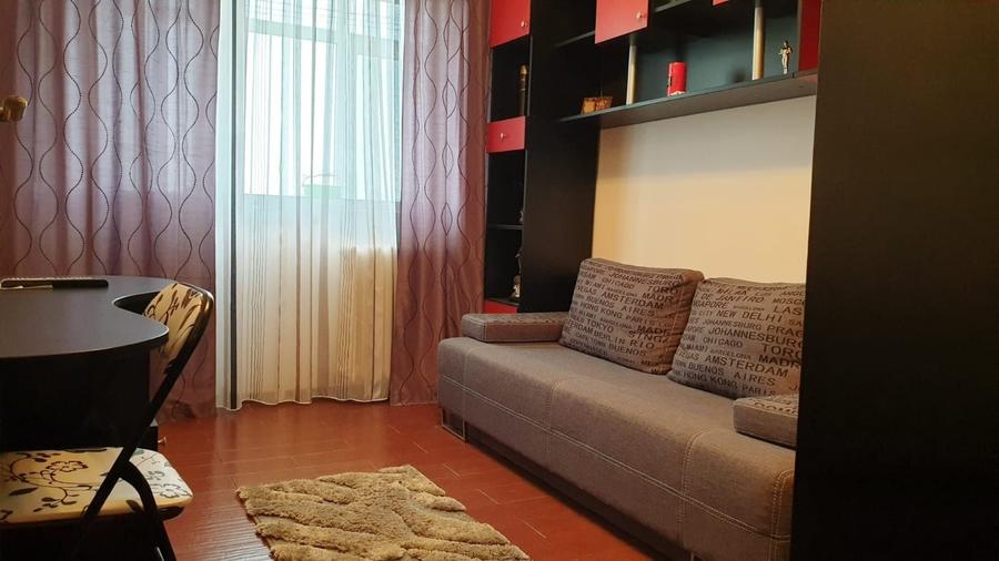 Apartament cu 3 camere decomandat în Exterior Vest