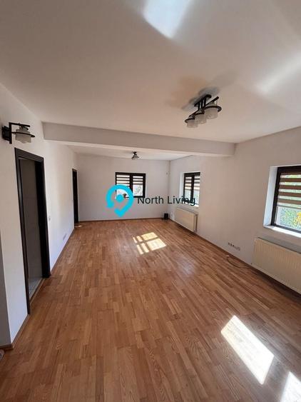Casă individuală cu 4 camere cu Canalizare în Central