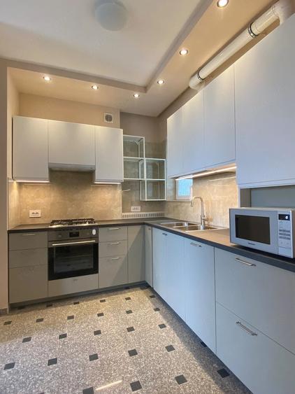 Apartament cu 4 camere decomandat în Central