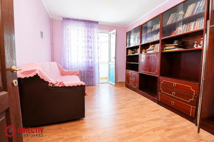Apartament cu 3 camere semidecomandat în Central