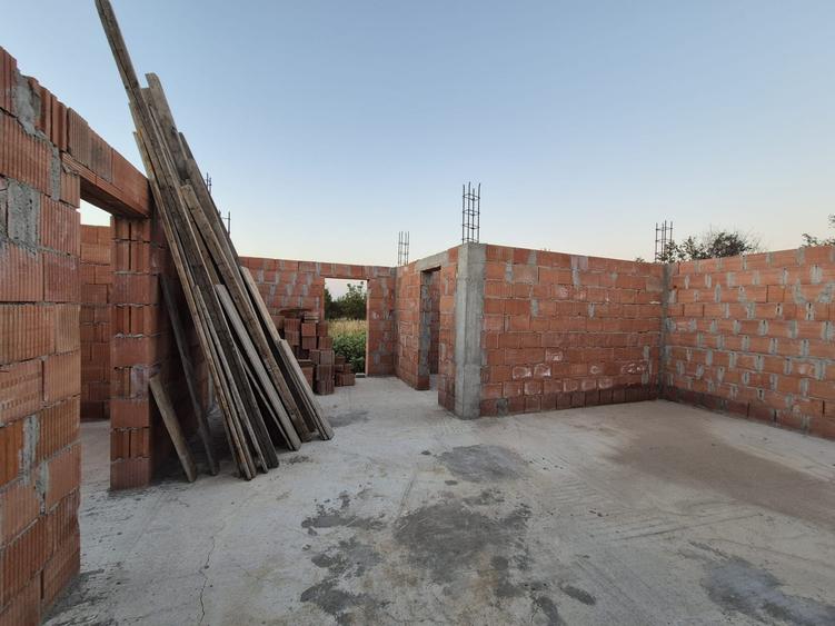 Casă individuală cu 4 camere cu Teren 500 Mp în Tâncăbești