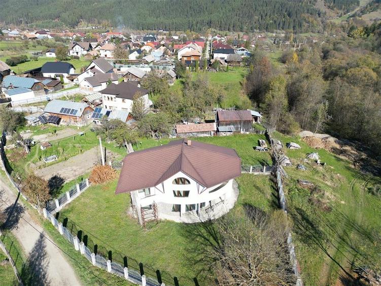 Casă individuală cu 6 camere cu Teren 786 Mp în Nord-Est