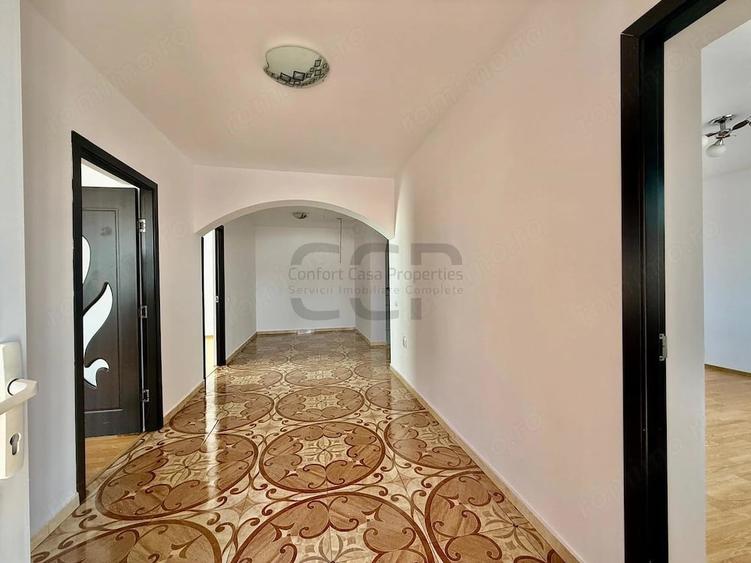 Casă cu 5 camere cu Teren 240 Mp în Apărătorii Patriei