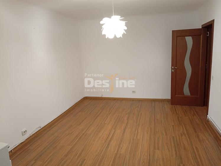 Apartament cu 4 camere decomandat, mobilat în 1 Mai