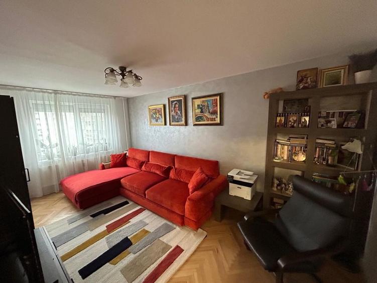 Apartament cu 3 camere decomandat în Baba Novac