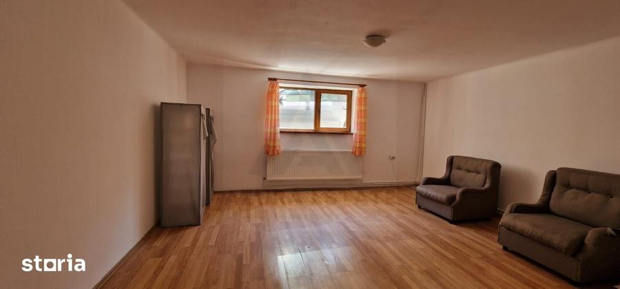 Casă cu 5 camere cu Teren 460 Mp în Trei Stejari