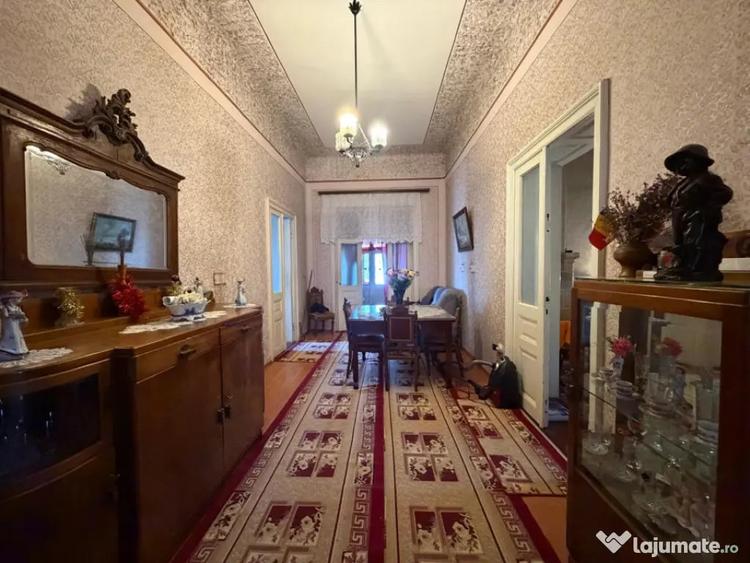 Casă cu 3 camere cu Teren 619 Mp în Central