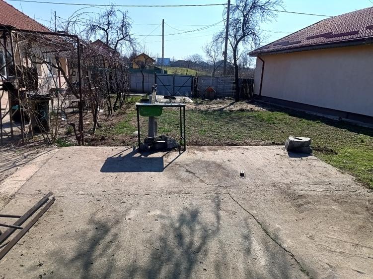 Casă individuală cu 3 camere cu Canalizare în Coșoveni