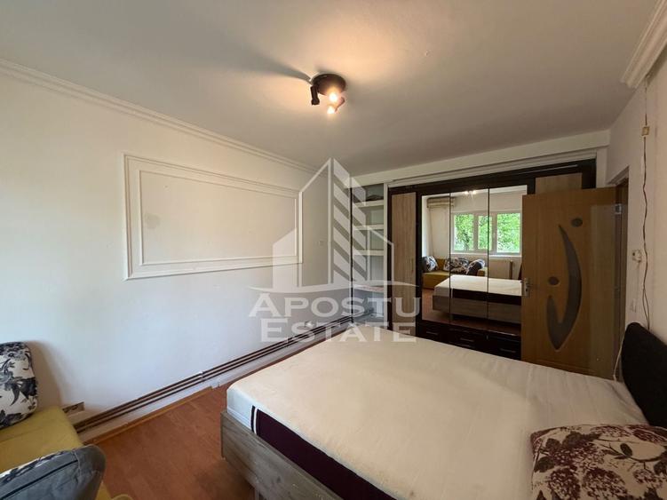Apartament cu 3 camere decomandat în Lipovei
