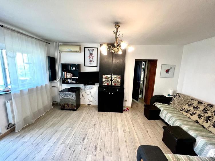 Apartament cu 4 camere decomandat în Sebastian