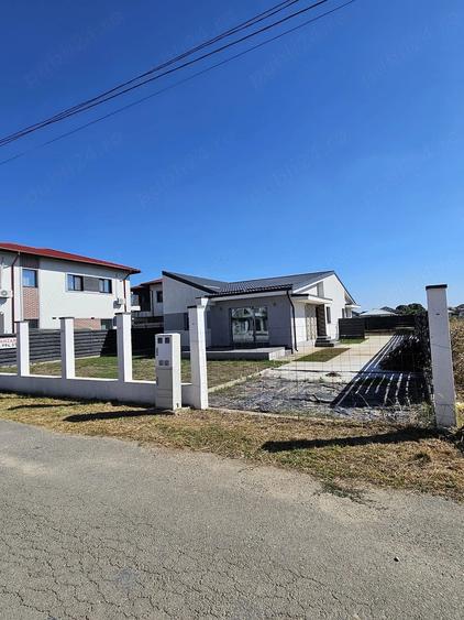 Casă cu Teren 350 Mp în Tunari