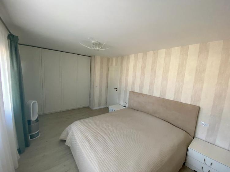Duplex cu 4 camere cu Teren 250 Mp în Bucium