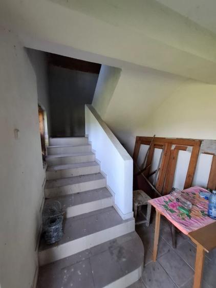Casă individuală cu 6 camere cu Teren 4500 Mp în Novaci
