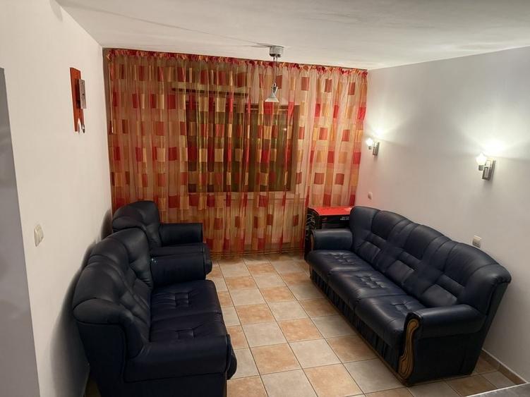 Apartament cu 3 camere decomandat în Exterior Vest