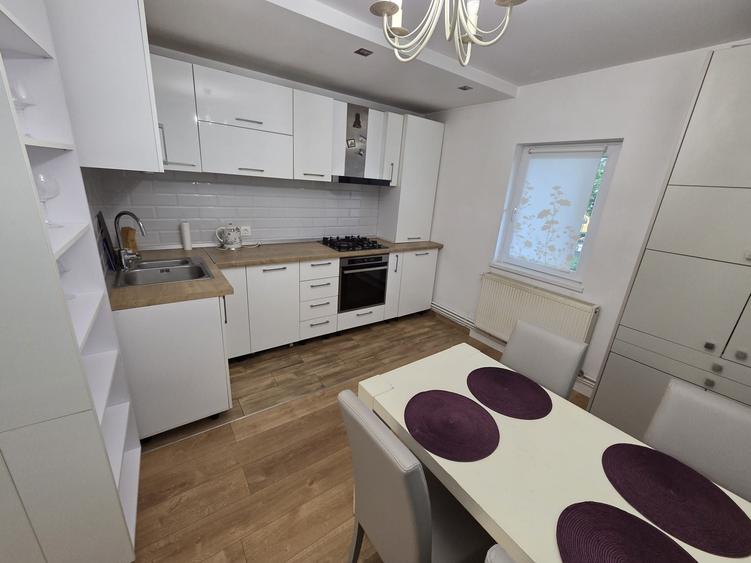 Apartament cu 2 camere decomandat în Republicii