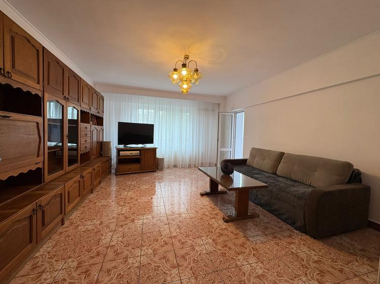 Apartament cu 3 camere decomandat, mobilat în Lujerului