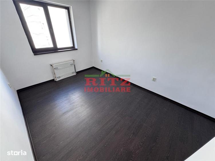 Apartament cu 4 camere decomandat în Crișan