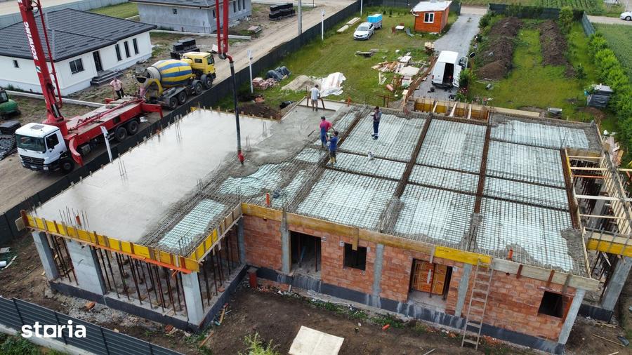 Casă cu 4 camere cu Teren 2100 Mp în Șcheia