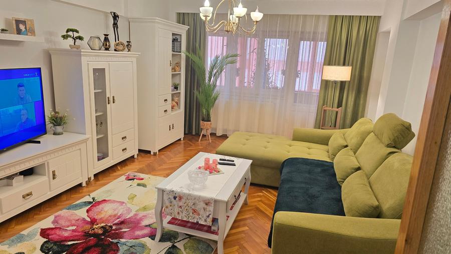 Apartament cu 3 camere decomandat în Dacia