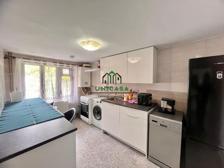 Casă individuală cu 6 camere cu Canalizare în Central