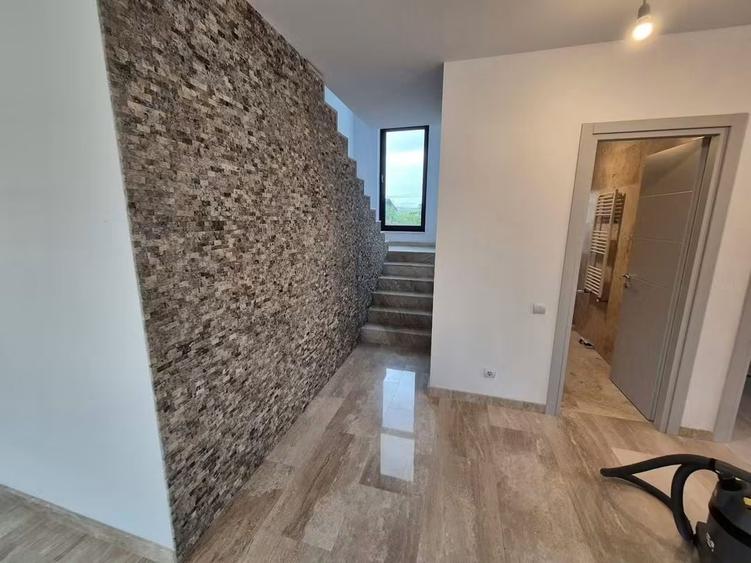 Casă cu 4 camere în Apahida