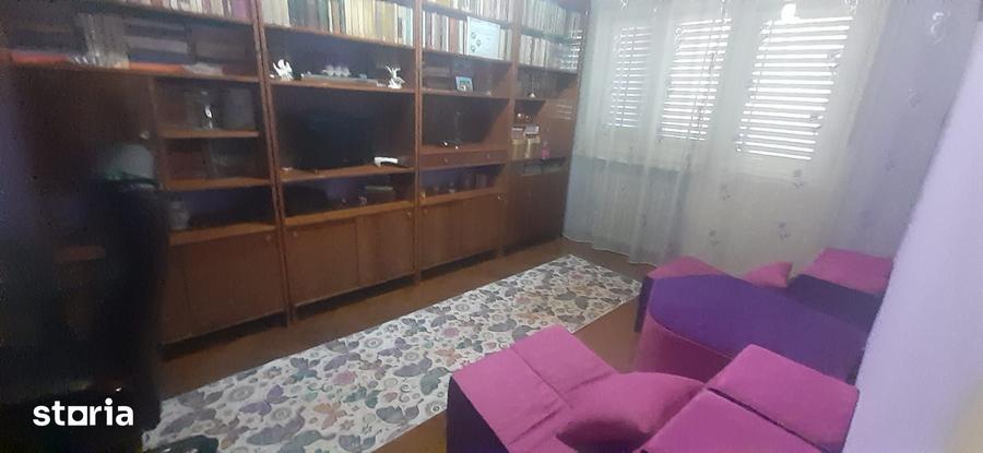 Apartament cu 4 camere decomandat în Traian