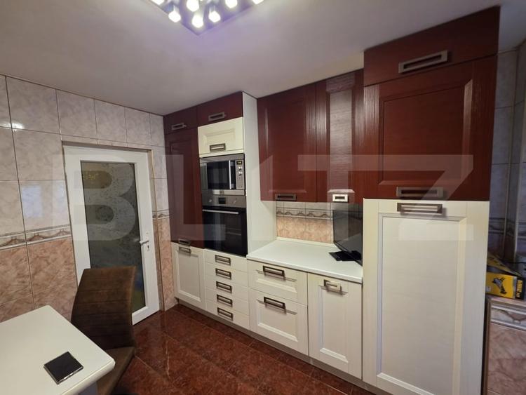 Apartament cu 4 camere decomandat, mobilat în Ultracentral