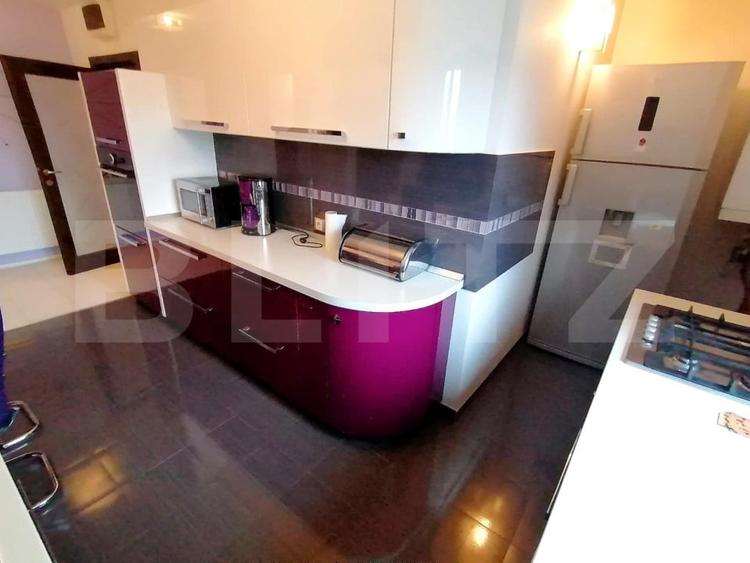 Apartament cu 4 camere decomandat, mobilat în Calea București