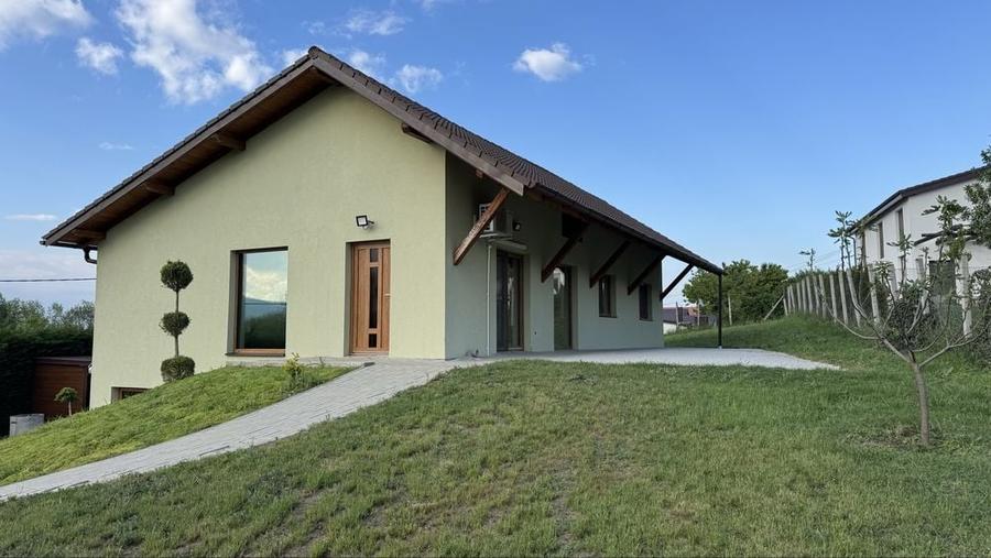 Casă cu 4 camere cu Teren 1591 Mp în Ciugud