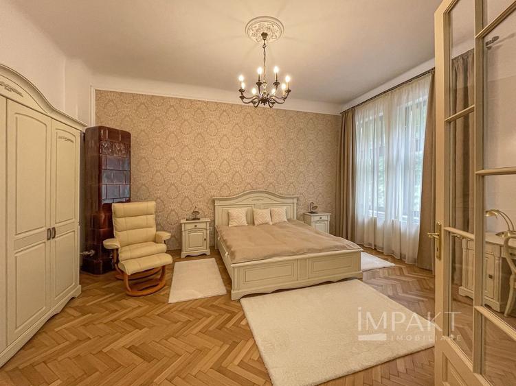 Apartament cu 3 camere semidecomandat, mobilat în Central