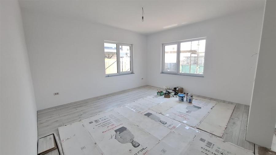 Duplex cu 4 camere cu Canalizare în Valea Lupului