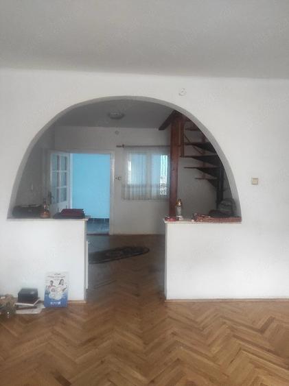 Casă cu 3 camere cu Teren 600 Mp în Central