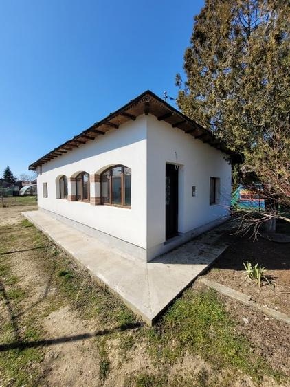 Casă individuală cu 5 camere cu Canalizare în Cartojani