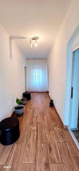 Casă cu 4 camere în Traian