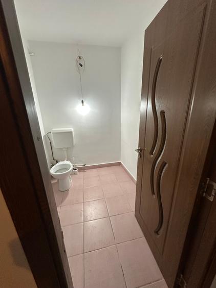 Apartament cu 3 camere semidecomandat în Titan