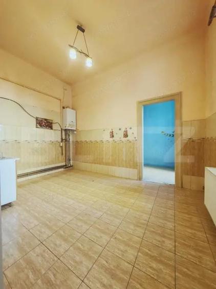 Apartament cu 5 camere decomandat în Sinaia