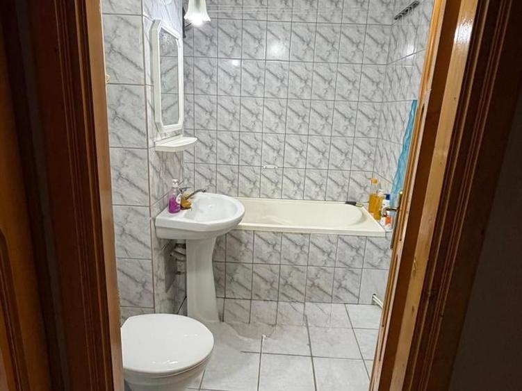 Apartament cu 4 camere decomandat în Burdujeni