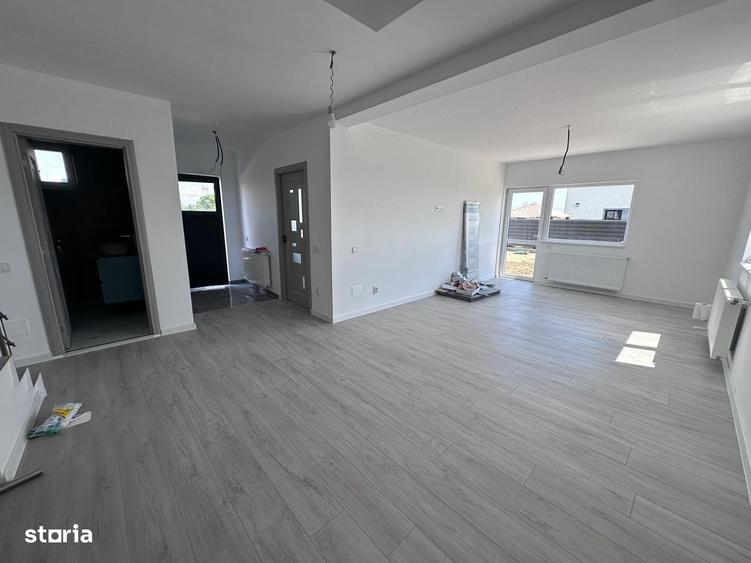 Casă cu 3 camere cu Teren 260 Mp în Clinceni
