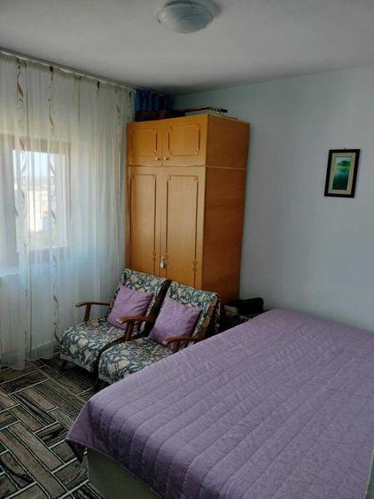 Apartament cu 3 camere semidecomandat, mobilat în Central