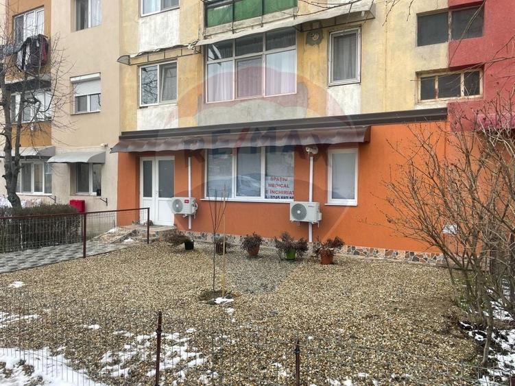 Spațiu comercial, de 43.720001220703 mp, în Central