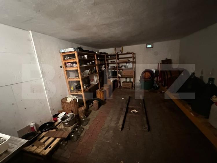 Casă individuală cu 8 camere cu Canalizare în Cetate