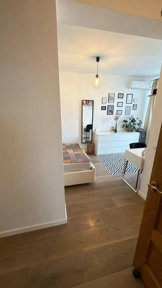 Apartament cu 3 camere decomandat în 1 Decembrie