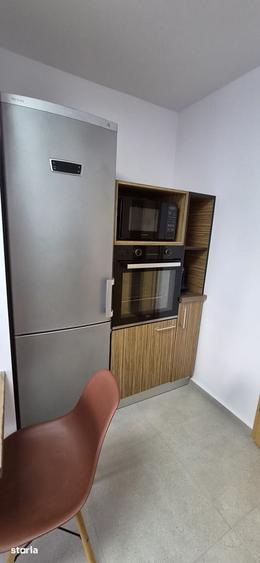 Apartament cu 3 camere decomandat în Girocului