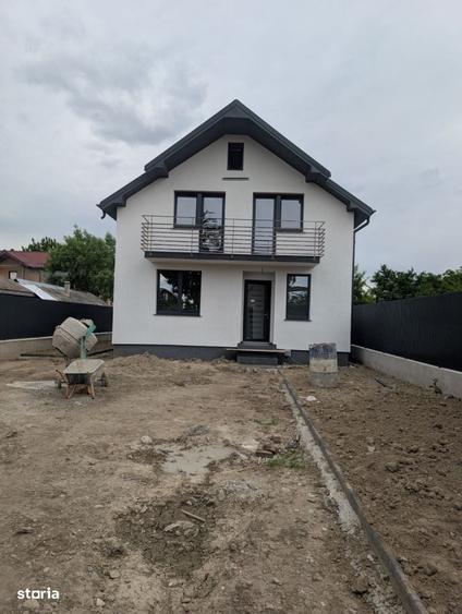 Casă cu 4 camere în Săucești